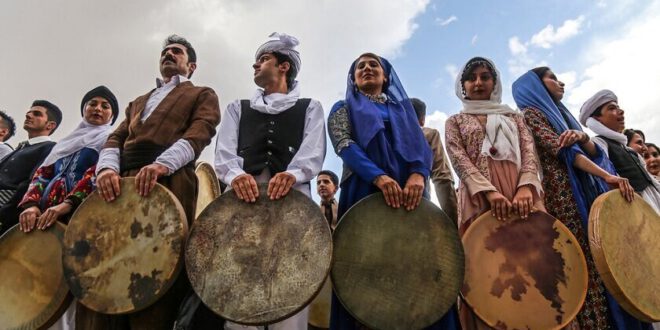 Im iranischen Sanandaj, das von der UNESCO zur kreativen Stadt der Musik ernannt wurde, findet im Oktober ein nationales Festival regionaler Musik statt.