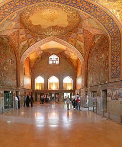 Chehel_Sotoun_Inside,_Isfahan_Edit1